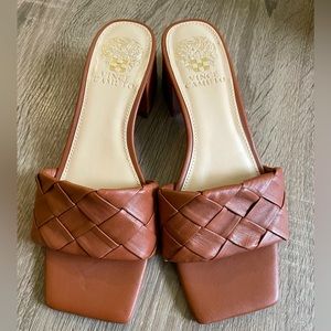 NWOT Vince Camuto Semtera Barn Brown